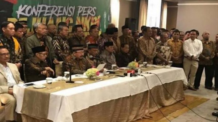 Sebanyak 108 orang purnawirawan TNI-Polri yang tergabung dalam Front Kedaulatan Bangsa berkumpul di Hotel Grand Mahakam, Blok M, Jakarta Selatan.