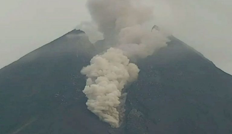 Gunung Merapi Luncurkan Awan Panas Guguran Sejauh 1.200 Meter