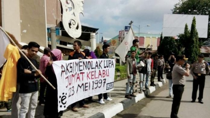 Kerusuhan Banjarmasin atau yang Dikenal dengan Sebutan Jumat Kelabu.