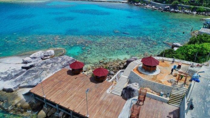 Wisata Batu Lepe di Anambas.