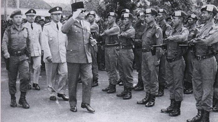 TNI diresmikan Presiden Soekarno.