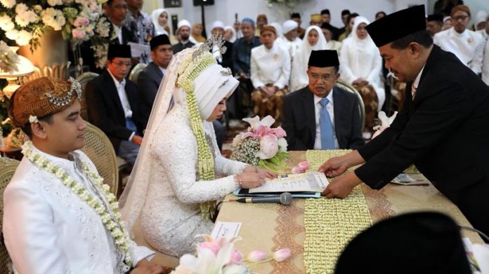 Wapres JK Jadi Saksi Nikah Putri Khofifah Indar Parawansa.