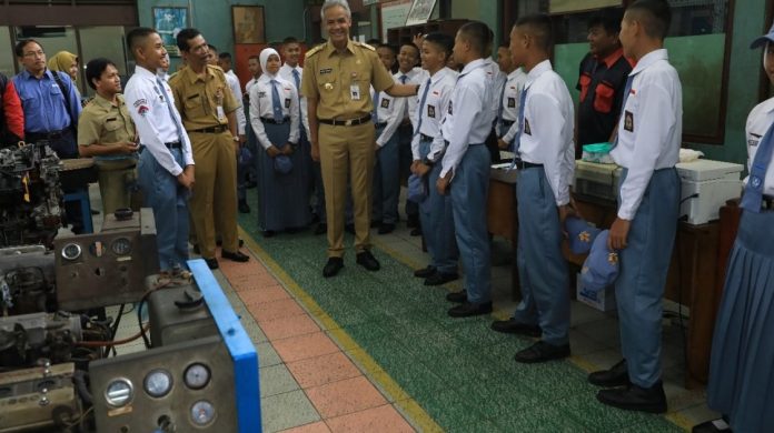 Jateng Modifikasi Aturan Mendikbud Untuk Prioritas Zone Siswa Berprestasi.