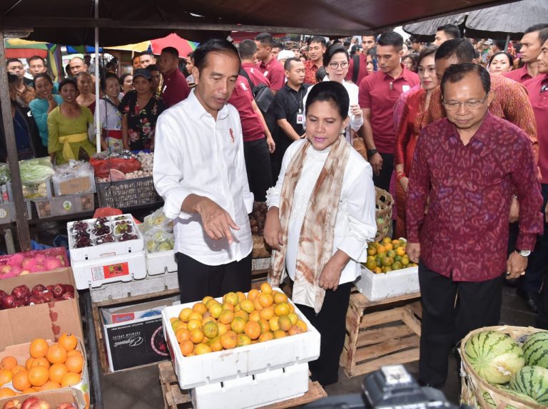 Presiden Awali Kunjungan Kerja ke Bali dengan Meninjau Pasar Sukawati