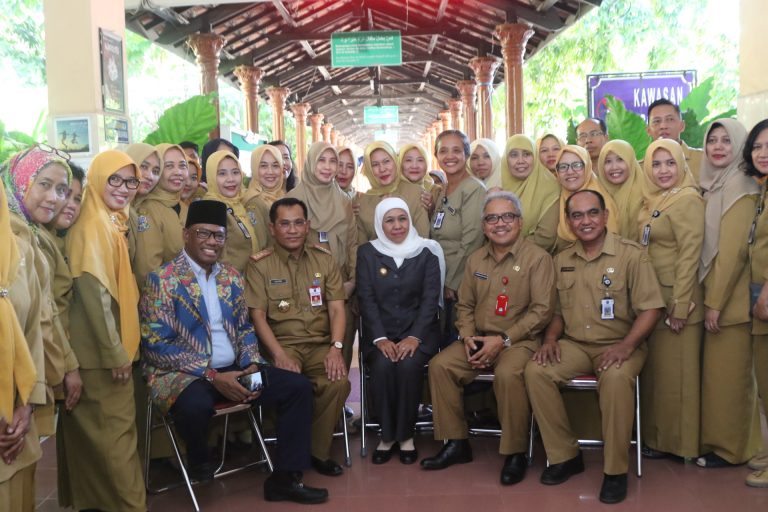 Gubernur Khofifah Pantau Langsung Pelaksanaan PPDB SMA/SMK Tahun 2019