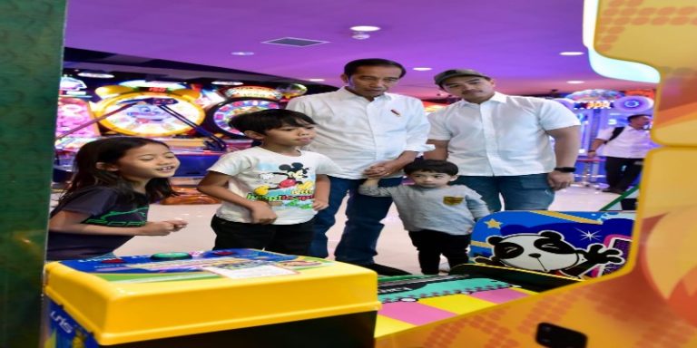 Saat Presiden Ajak Jan Ethes Naik Andong di Malioboro