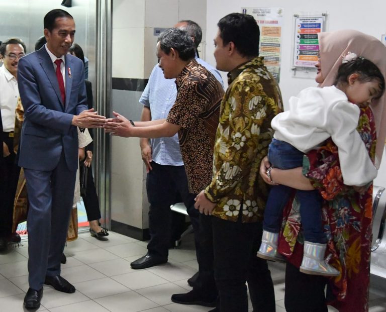 Dijenguk Presiden Jokowi, Bu Risma Minta Maaf