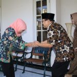 Khofifah ke Rumah Pakde Karwo 2