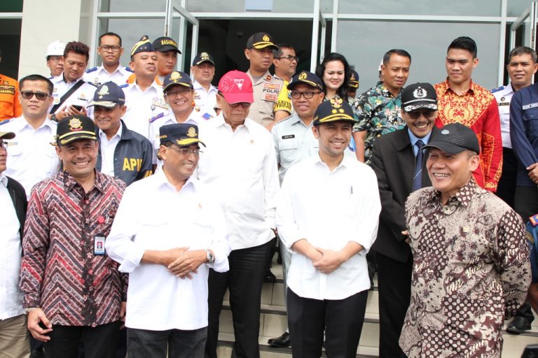 Emil Dardak Apresiasi Kemenhub dan TNI AL Fasilitasi Pemudik Pulkam Gratis Gunakan KRI Makasar