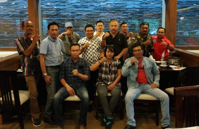 Sejumlah anggota DPW IMO Indonesia - Bali foto bersama usai Halal-bilhalal Idul Fitri