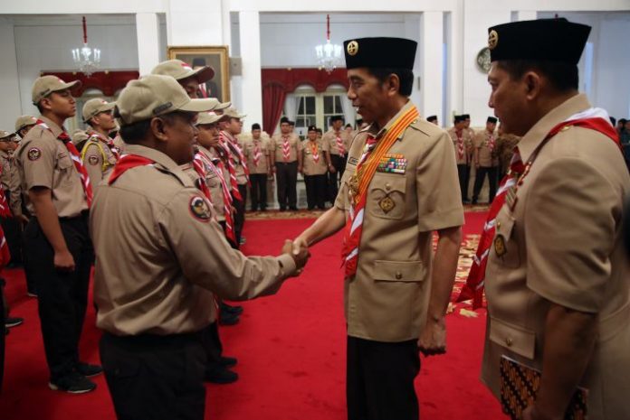 Jokowi Melepas Kontingen Pramuka ke Jambore Dunia di Amerika.