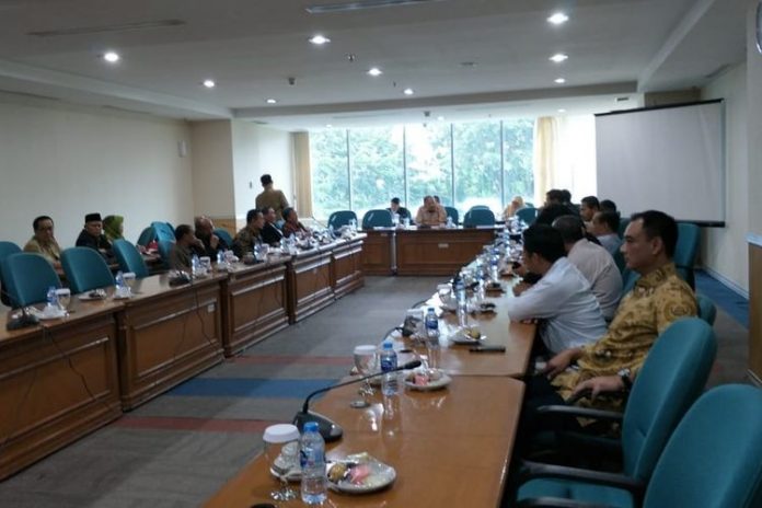 Suasana rapat pimpinan gabungan (rapimgab) DPRD DKI Jakarta untuk membahas tata tertib.
