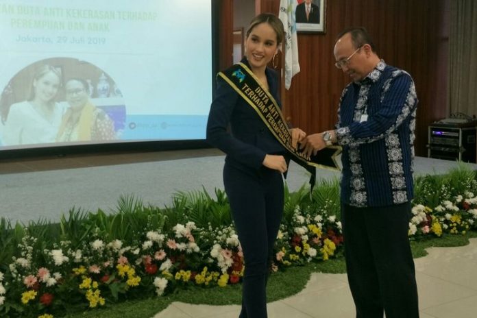 Cinta Laura Dinobatkan Jadi Duta Anti kekerasan Perempuan dan Anak.
