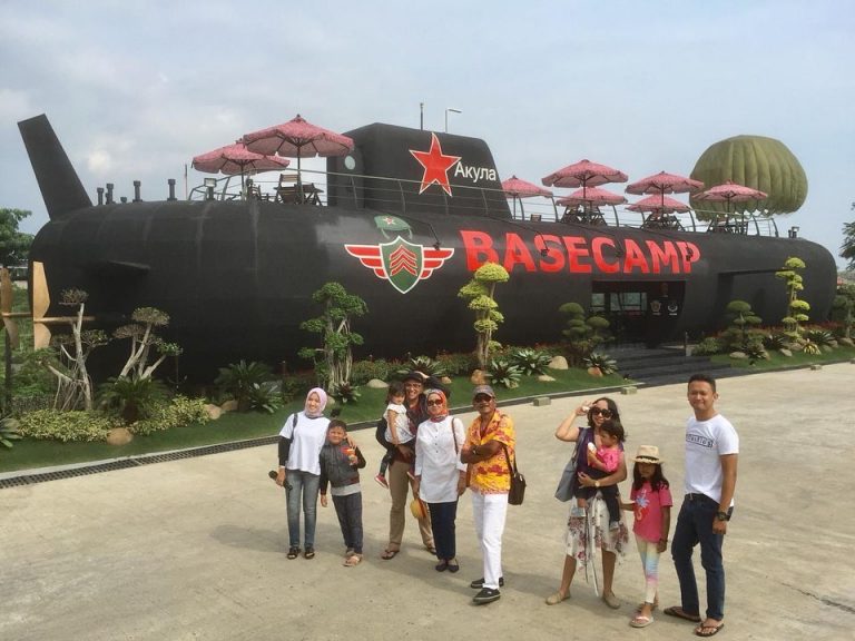 Basecamp Military Lifestyle di Puncak Bogor, Jawa Barat.