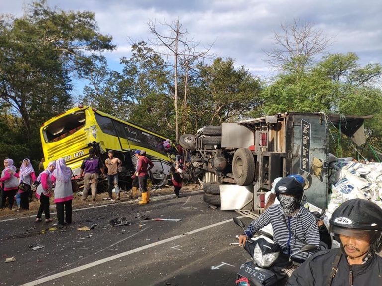 Inilah Kronologi Kecelakaan Beruntun Rombongan Guru TK Gresik