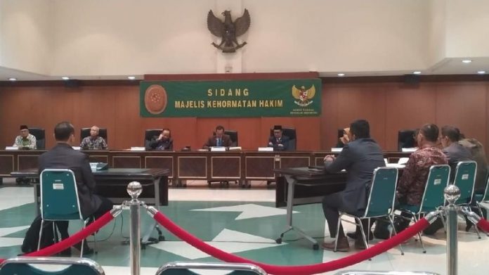 Hakim Pengadilan Militer di Makassar Diberhentikan Karena Selingkuh.