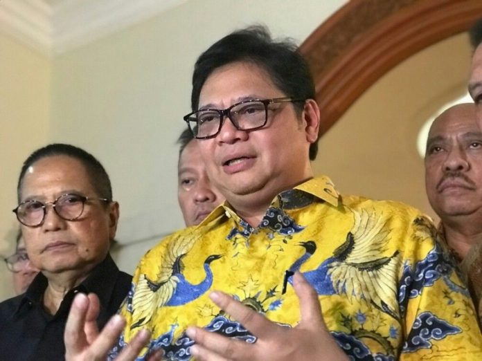 Jokowi Beri Sinyal Restui Airlangga Pimpin Golkar Kembali