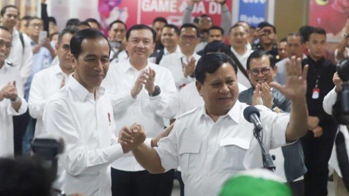 Pertemuan Jokowi dan Prabowo di Stasiun MRT Jakarta.