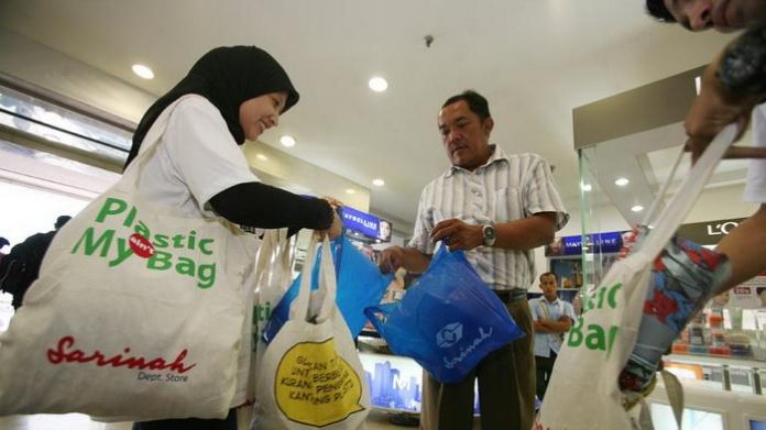 Cukai Plastik Berlaku, DPR Minta Jangan Rugikan Industri.