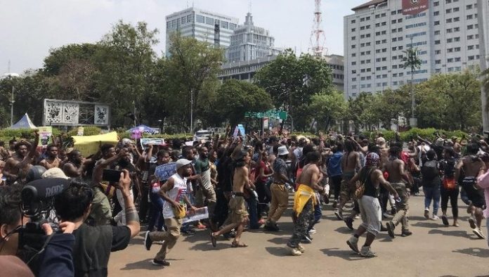 Warga Papua Gelar Aksi Damai ke Istana Merdeka.