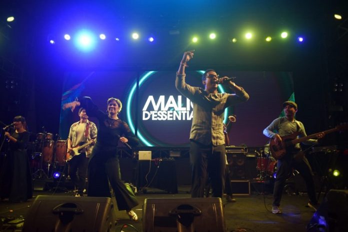 Aksi Maliq D’Essential Pukau Ribuan Penonton di Surabaya.