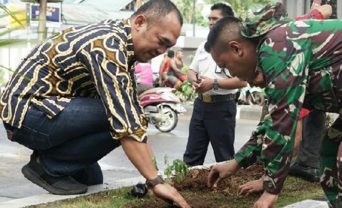 BNI Bersama Dengan Warga Pulihkan Manokwari.