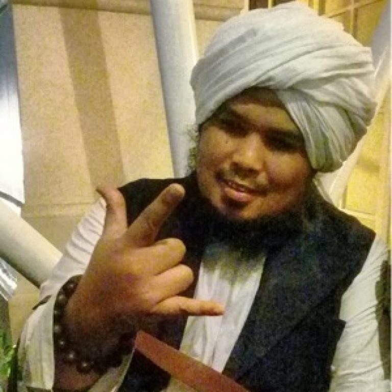 Ustaz Derry Dakwah Lewat Lagu Terinspirasi Konser Lamb of God