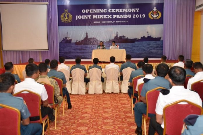 TNI AL- Republic of Singapore Navy Gelar Latihan Bersama.