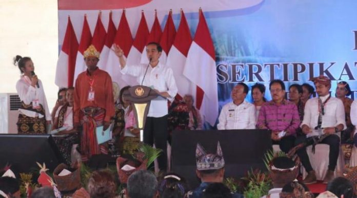 Jokowi Bagikan Sertifikat Tanah Gratis untuk Warga NTT.