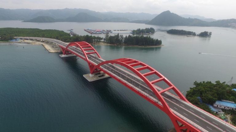 Jembatan Merah Holtekamp.