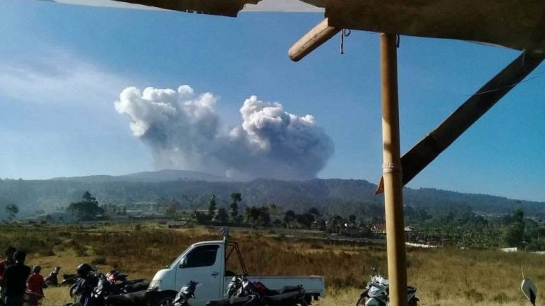 Gunung Tangkuban Perahu Terus Erupsi Sebulan Terakhir
