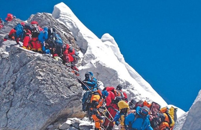 gunung-Everest-di-Nepal-India.-Ini-sekaligus-destinasi-wisata