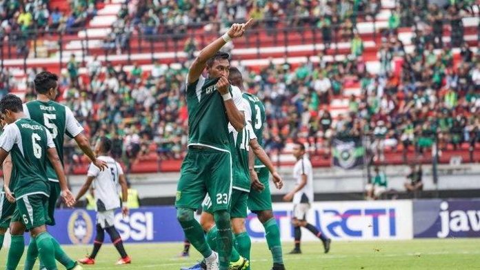 Pertandingan Adu Cerdik Skema Menyerang, Persebaya vs Persipura.