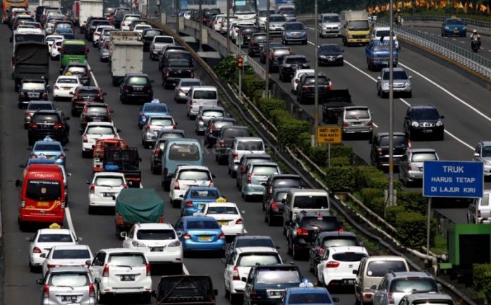 Kendaraan Umum dan Pribadi di Atas 10 Tahun Dilarang Melintas di Jakarta.