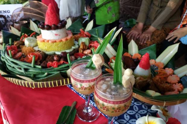 Wisata Kuliner Warisan Majapahit, Tumpeng Empat Warna.