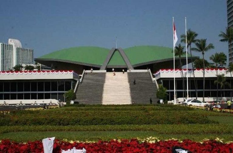 Respons Nasdem Soal PDIP Ingin MPR Jadi Lembaga Tertinggi Negara