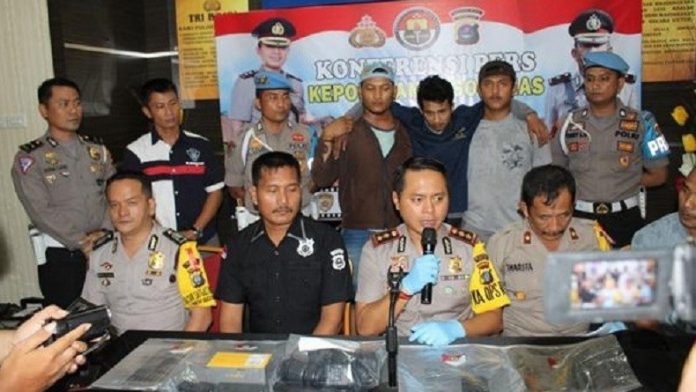 pembunuh_anak_eks_ketua_dprd_nias_utara