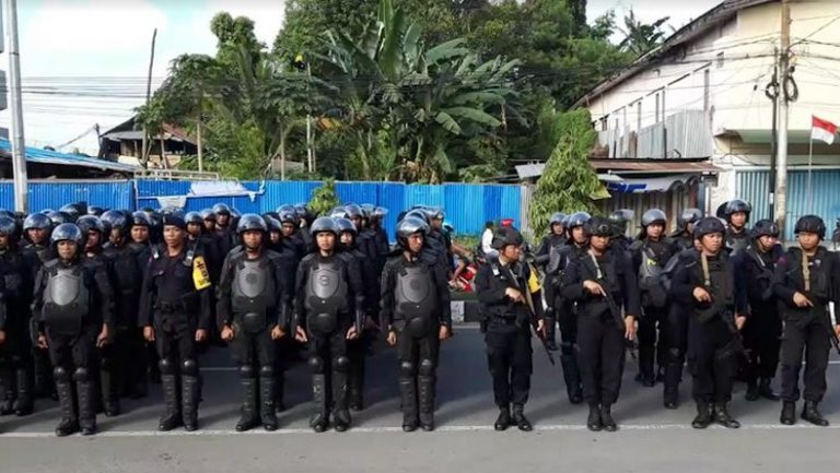 Tim Gabungan TNI-Polri Siaga di Sorong.