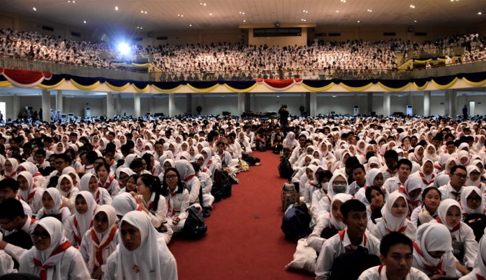 Moeldoko Di Depan 7 Ribu Mahasiswa Baru Unair Tegaskan Tantangan Calon Sarjana Masa Datang.