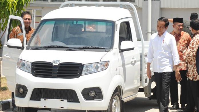 Jokowi Yakin Mobil Esemka Laris Manis Karena Murah dan Berkualitas.