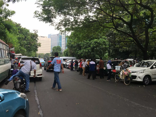 Taksi Online Bakal Kerahkan Massa Turun ke Jalan.