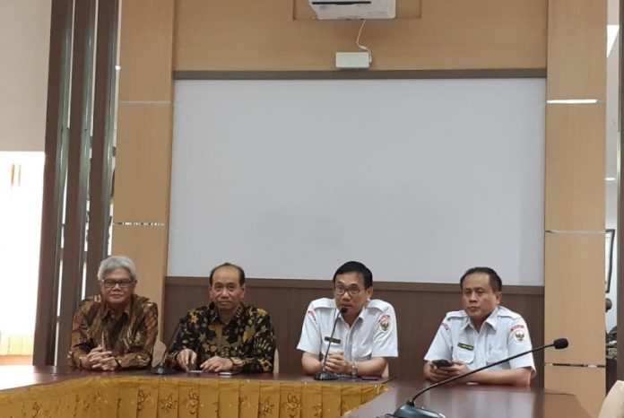 Kepala Badan Pembinaan Ideologi Pancasila (BPIP) Hariyono (nomor dua dari kanan, berkacamata)
