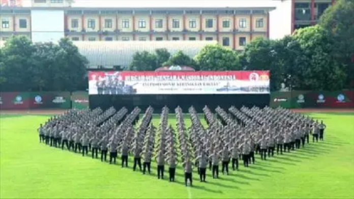 Kapolri Jenderal Tito Karnavian mengucapkan selamat hari ulang tahun (HUT) ke-74 Tentara Nasional Indonesia (TNI).