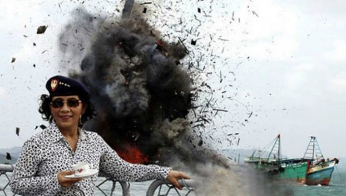 Menteri Kelautan dan Perikanan Susi Pudjiastuti selaku Komandan Satgas 115.