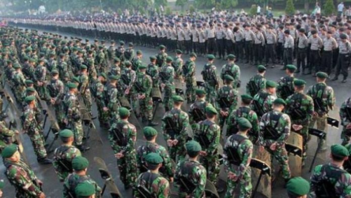 personel gabungan dari unsur TNI dan Polri.