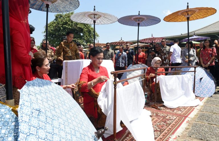 Hari Batik Nasional 2019, Presiden Jokowi: Jadikan Batik Duta Budaya Indonesia