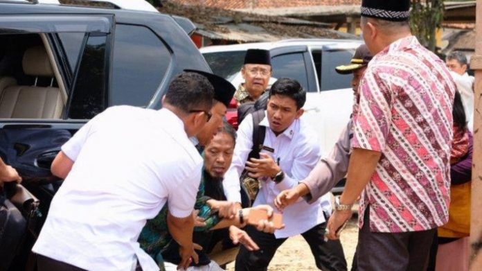 Wiranto Ditusuk Orang Tak Dikenal di Pandeglang.