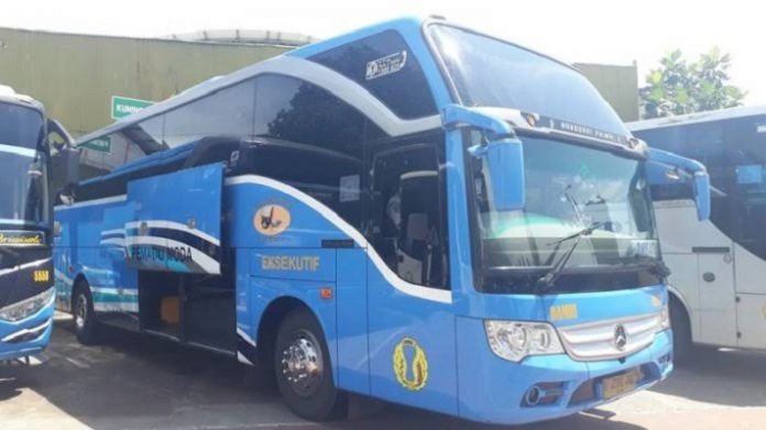 Bus Perusahaan Umum DAMRI.