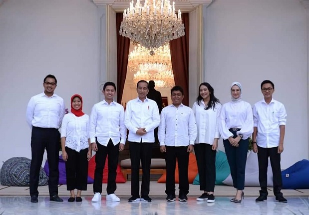 Jokowi Kenalkan 7 Milenial sebagai Staf Khusus Presiden.