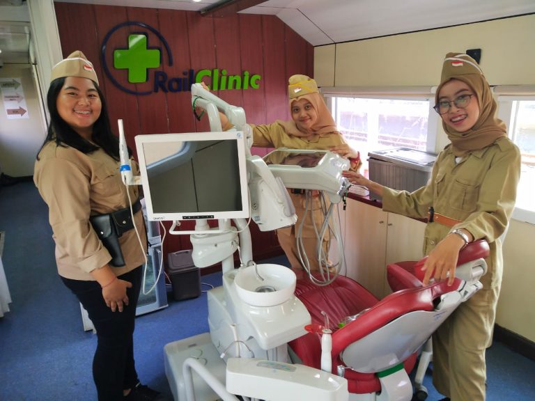 PT KAI Daop 8 Surabaya Sambangi Stasiun Babat Dengan Menggunakan “RAIL CLINIC”